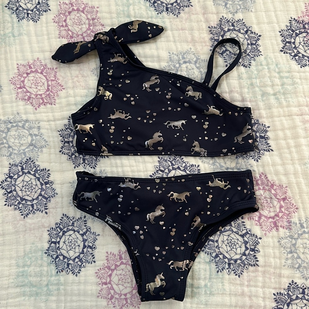 Bikini 2 piece in navy with silver unicorns 🦄 like new condition! Size 4t